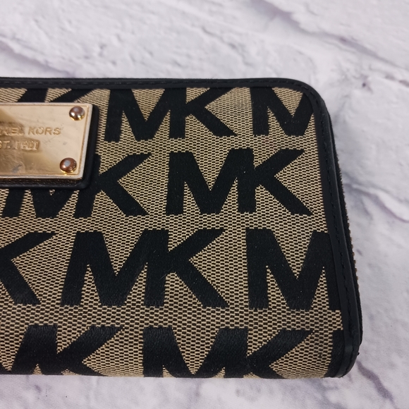 Michael Kors black and tan signature canvas and leather zip wallet - Picture 12 of 14